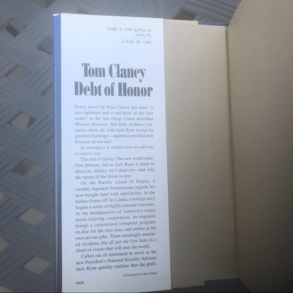 Tom Clancy - author — 2 Hard cover books, 1 Large - Picture 8 of 8